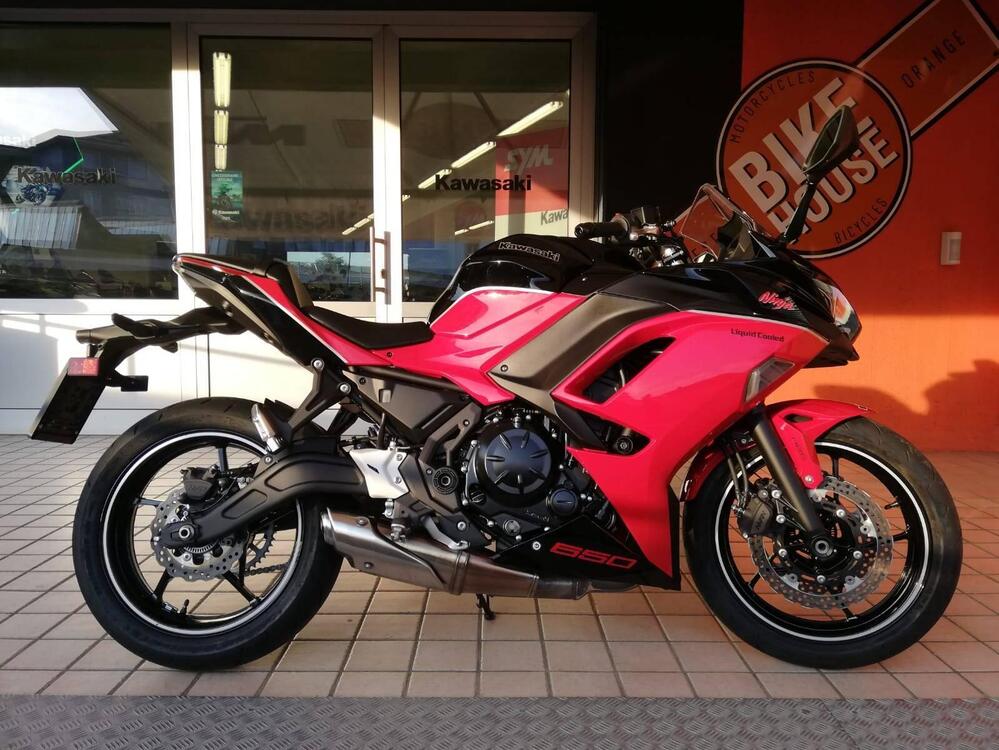 Kawasaki Ninja 650 40th Anniversary Edition (2024)