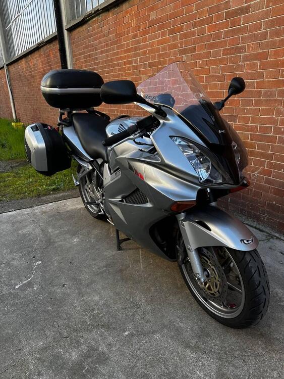 Honda VFR 800 (2002 - 05) (2)