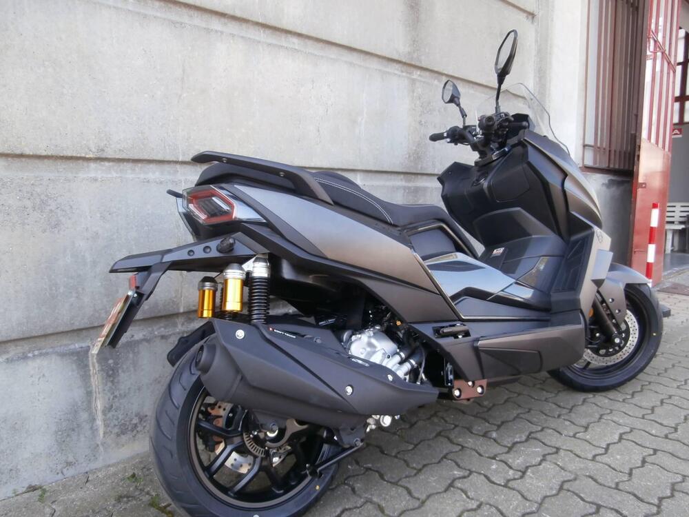 Wottan Motor GT2 300 (2025) (2)