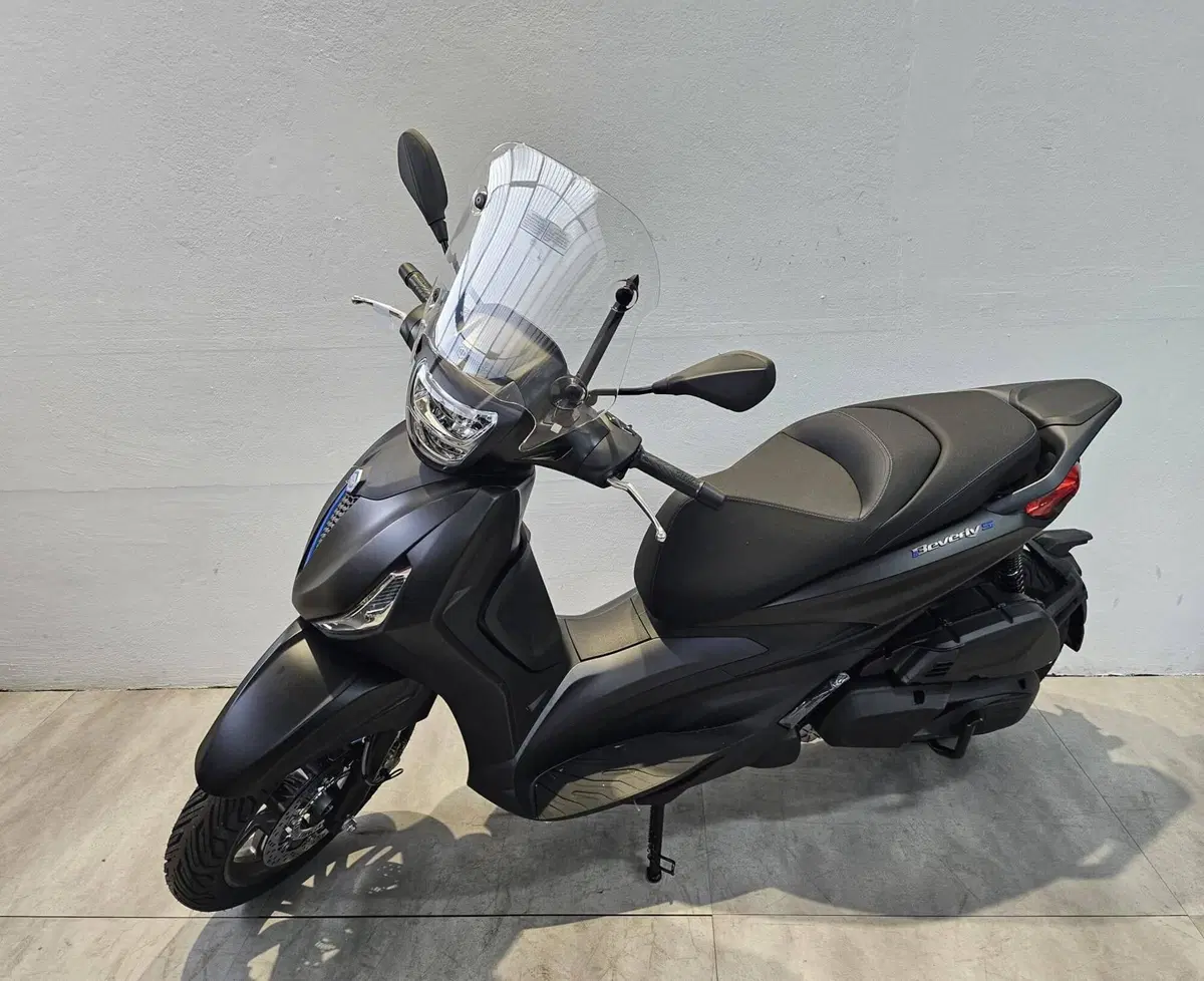 Piaggio Beverly 400 S (2025 - 26) (2)