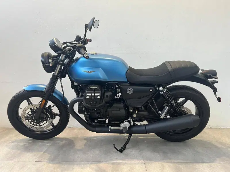 Moto Guzzi V7 Stone (2025 - 26) (2)