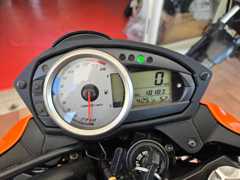 Kawasaki Z 750 (2007 - 14) (16)