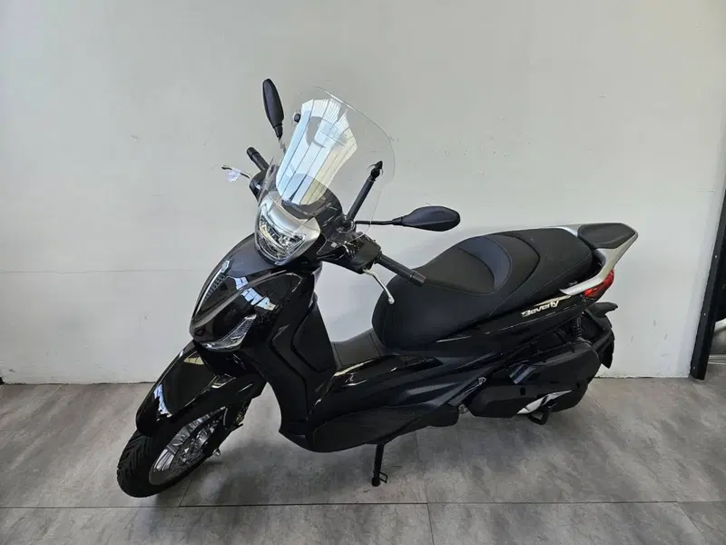 Piaggio Beverly 400 (2025 - 26) (2)