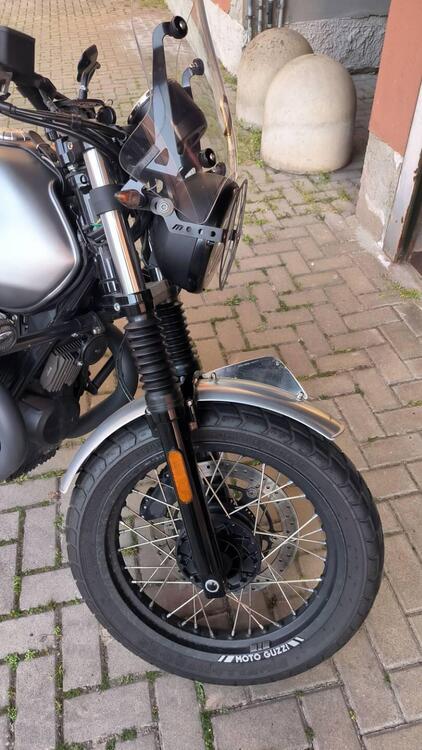 Moto Guzzi V7 III Rough (2018 - 20) (2)