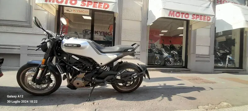 Husqvarna Vitpilen 401 (2021 - 23) (3)