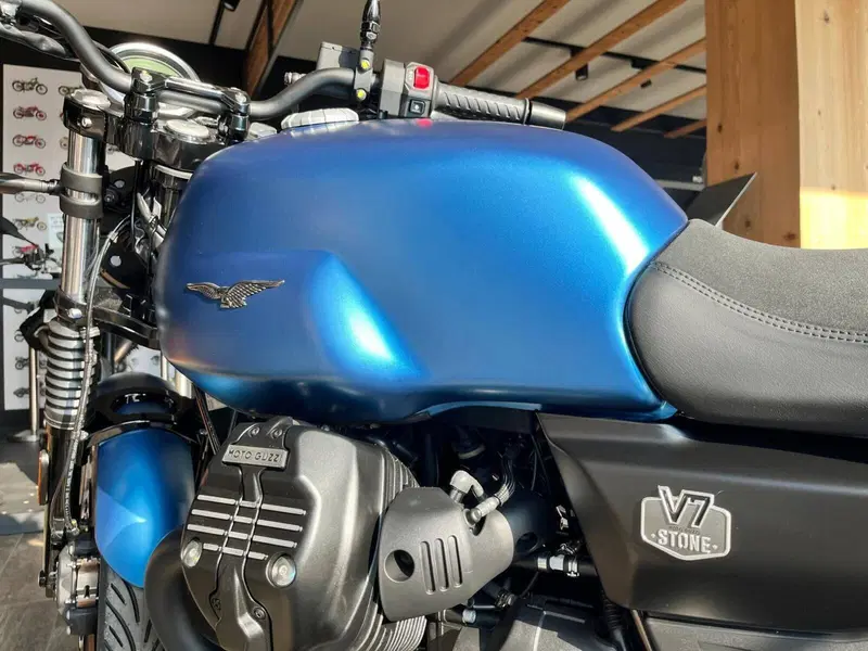 Moto Guzzi V7 Stone (2025 - 26) (6)