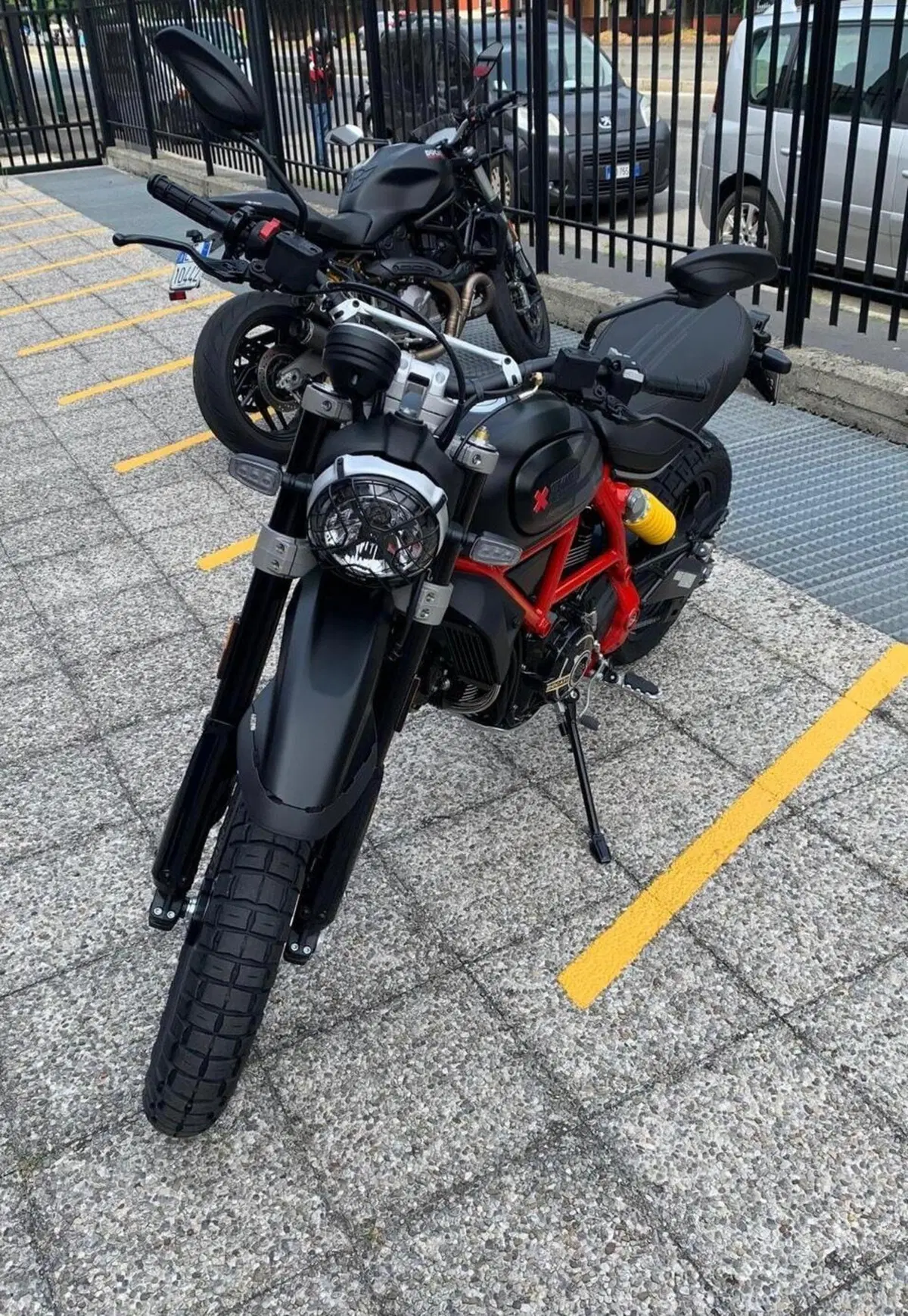 Ducati Scrambler 800 Desert Sled Fasthouse (2021 - 22) (2)