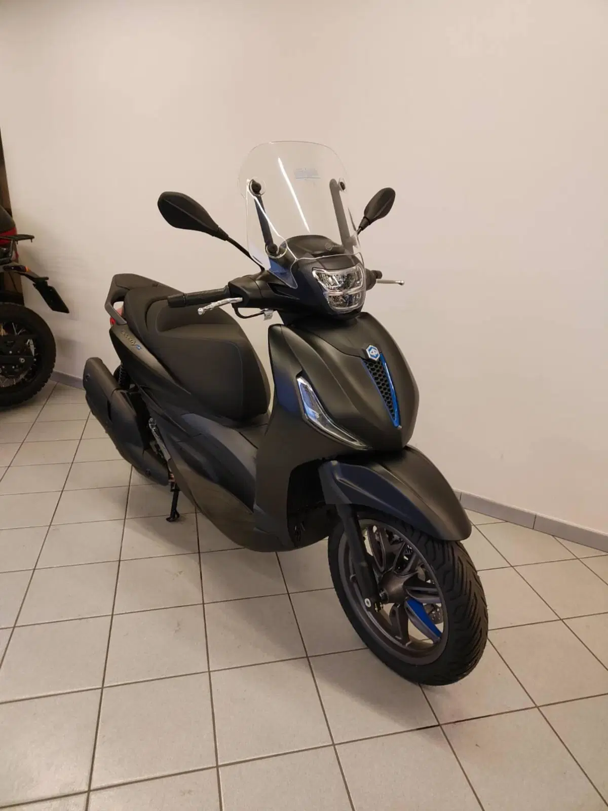 Piaggio Beverly 400 S (2025 - 26) (2)