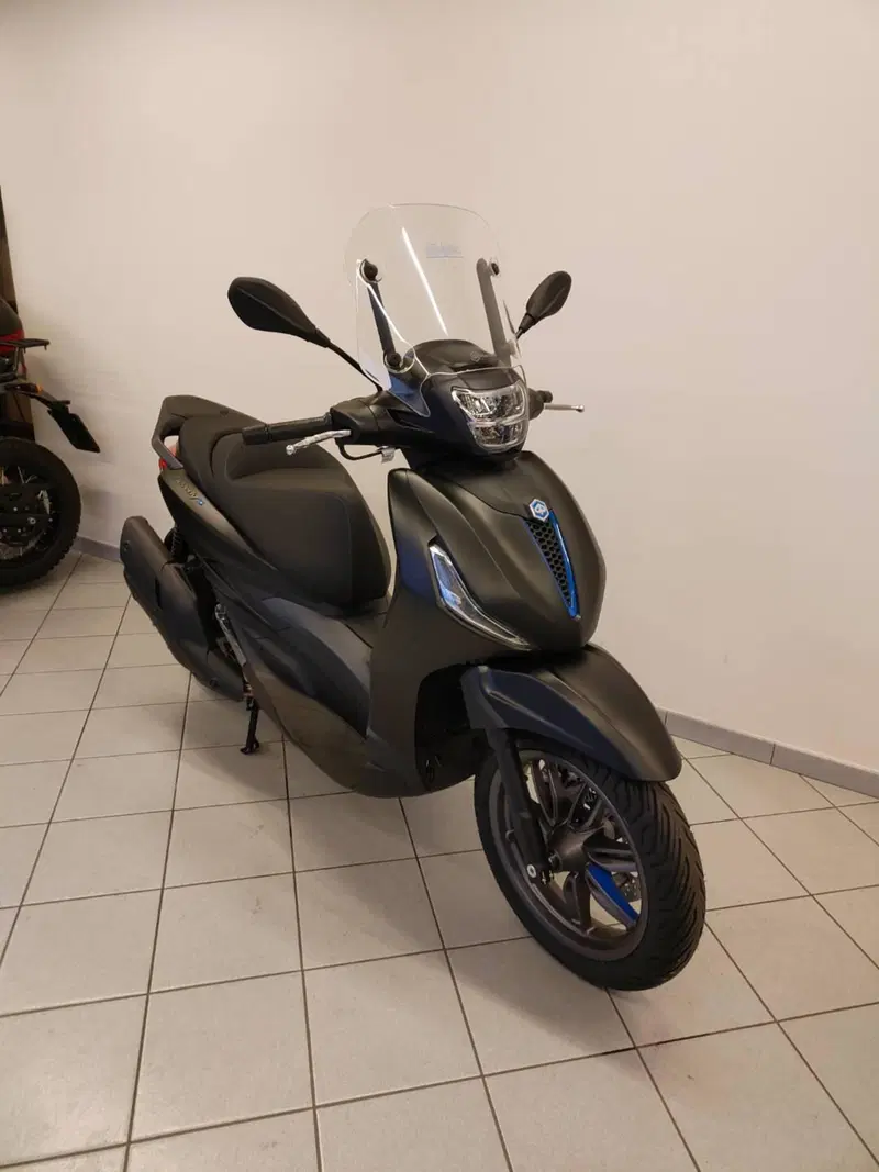 Piaggio Beverly 400 S (2025 - 26) (2)