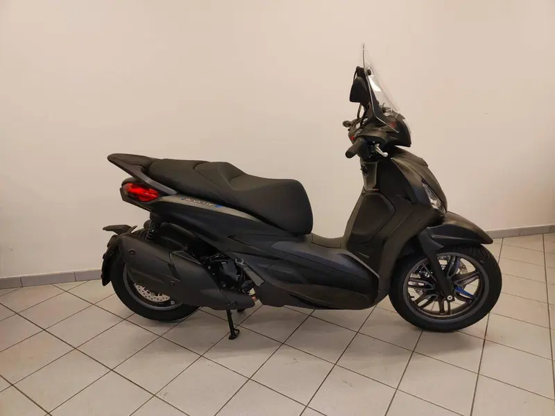 Piaggio Beverly 400 S (2025 - 26) (5)