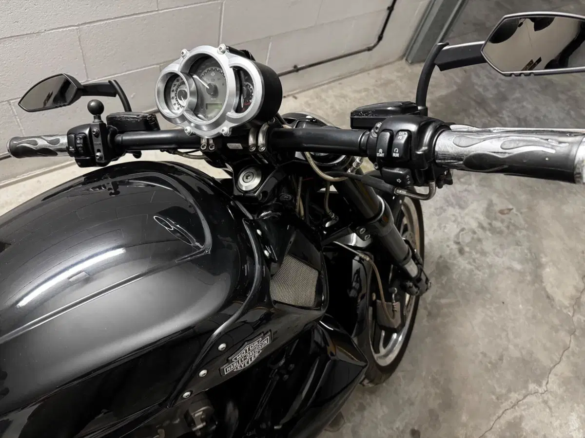 Harley-Davidson 1250 V-Rod Muscle (2009 - 17) - VRSCF (5)