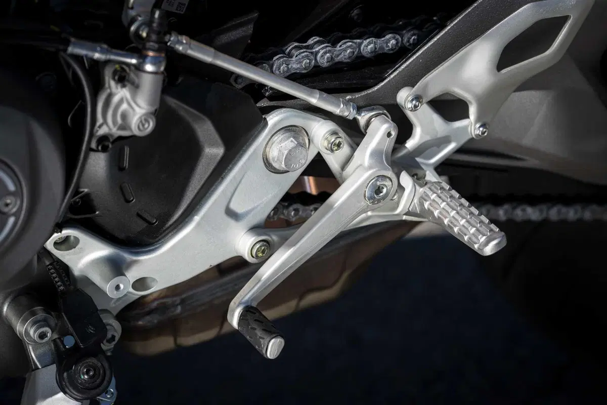 Ducati Streetfighter V2S 2025:  (11)