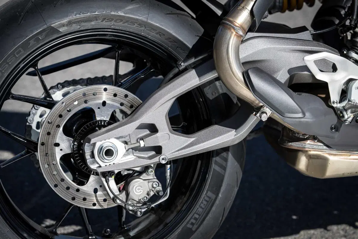 Ducati Streetfighter V2S 2025:  (14)