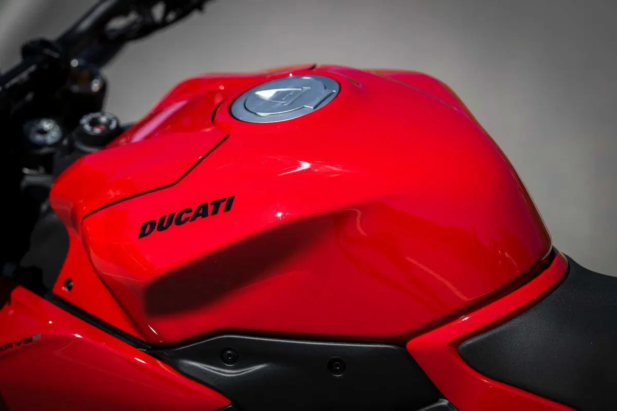 Ducati Streetfighter V2S 2025:  (16)