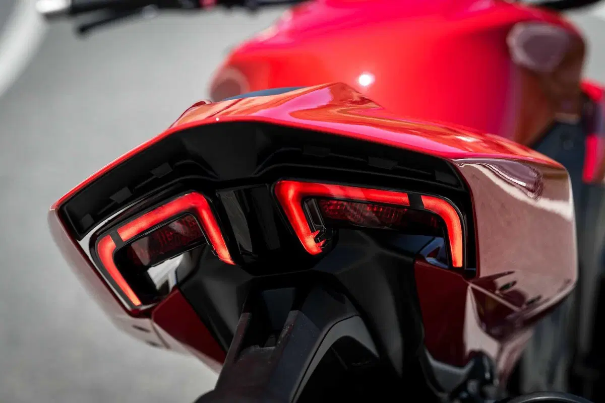 Ducati Streetfighter V2S 2025:  (20)