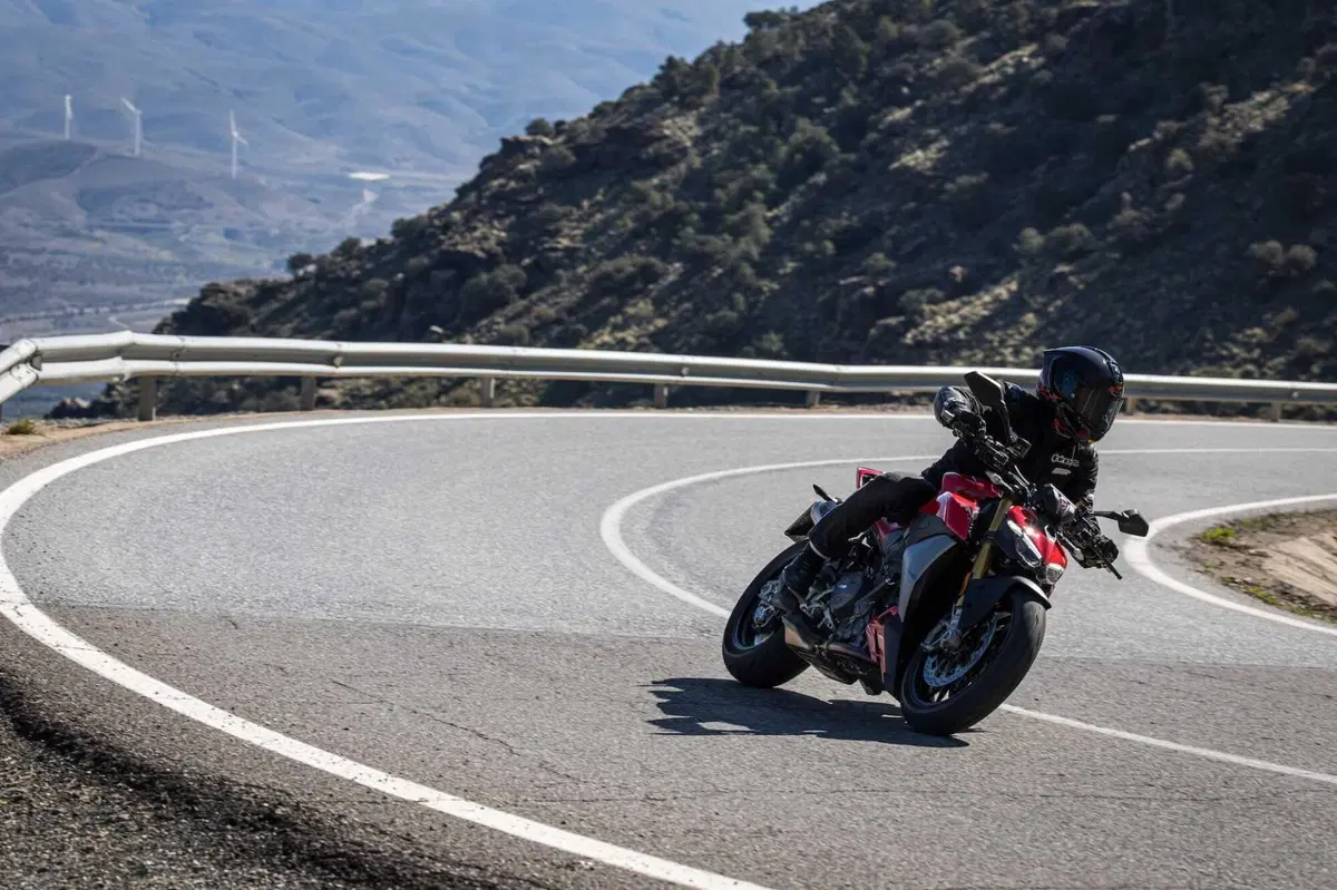 Ducati Streetfighter V2S 2025:  (31)