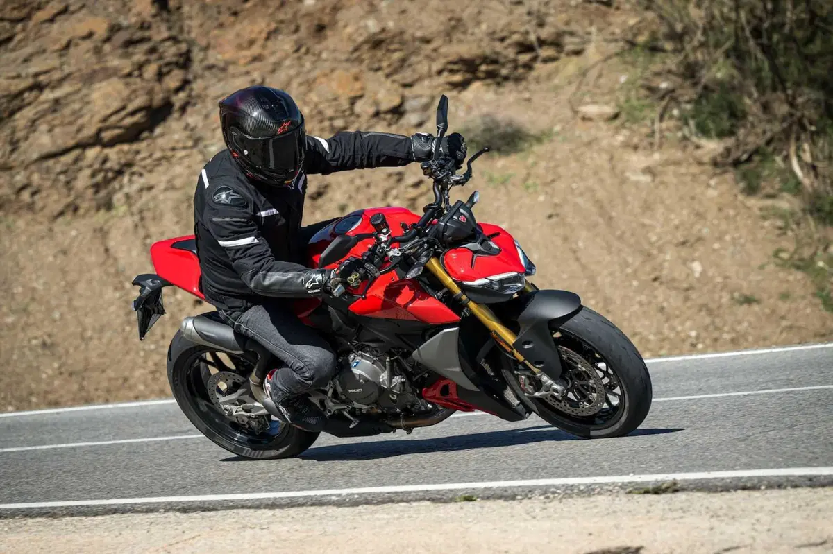 Ducati Streetfighter V2S 2025:  (33)