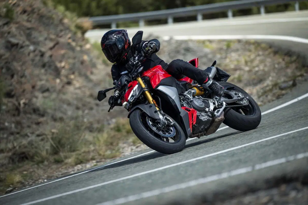 Ducati Streetfighter V2S 2025:  (35)