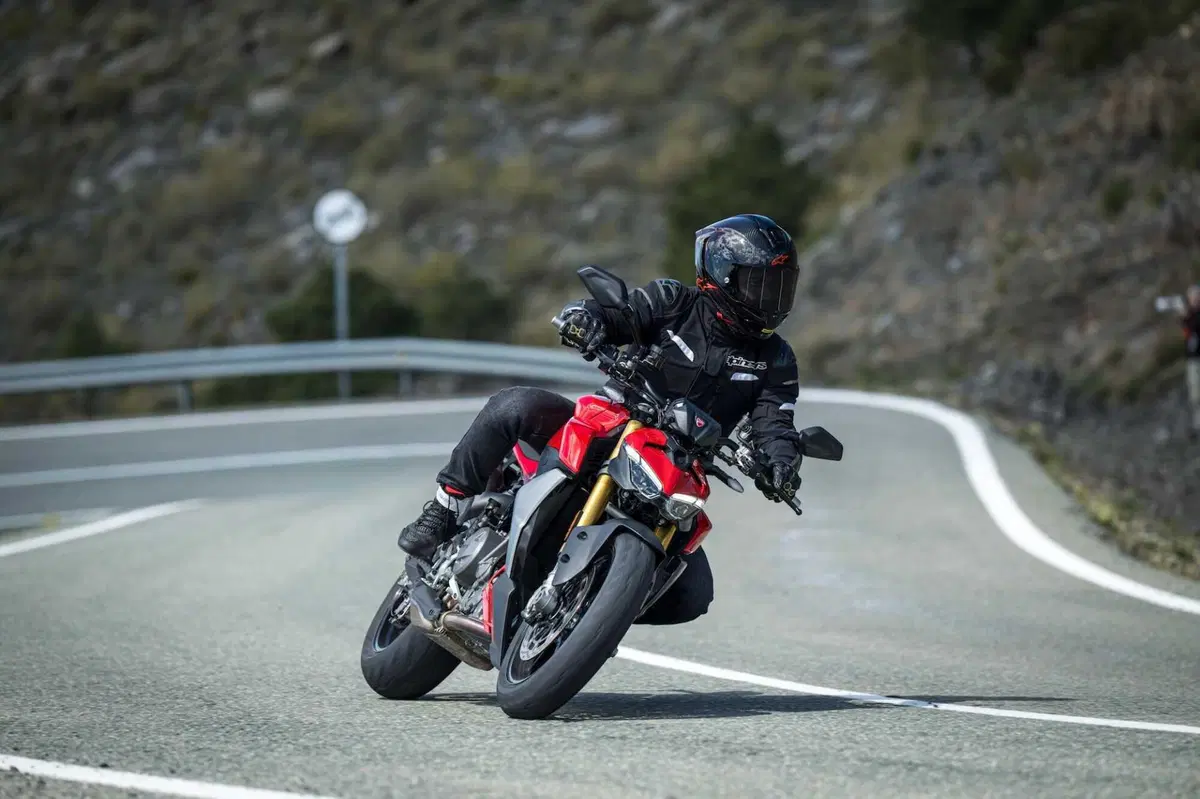 Ducati Streetfighter V2S 2025:  (39)