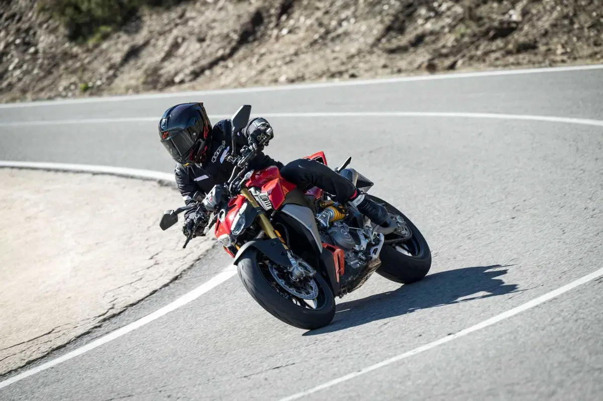Ducati Streetfighter V2S 2025:  (42)