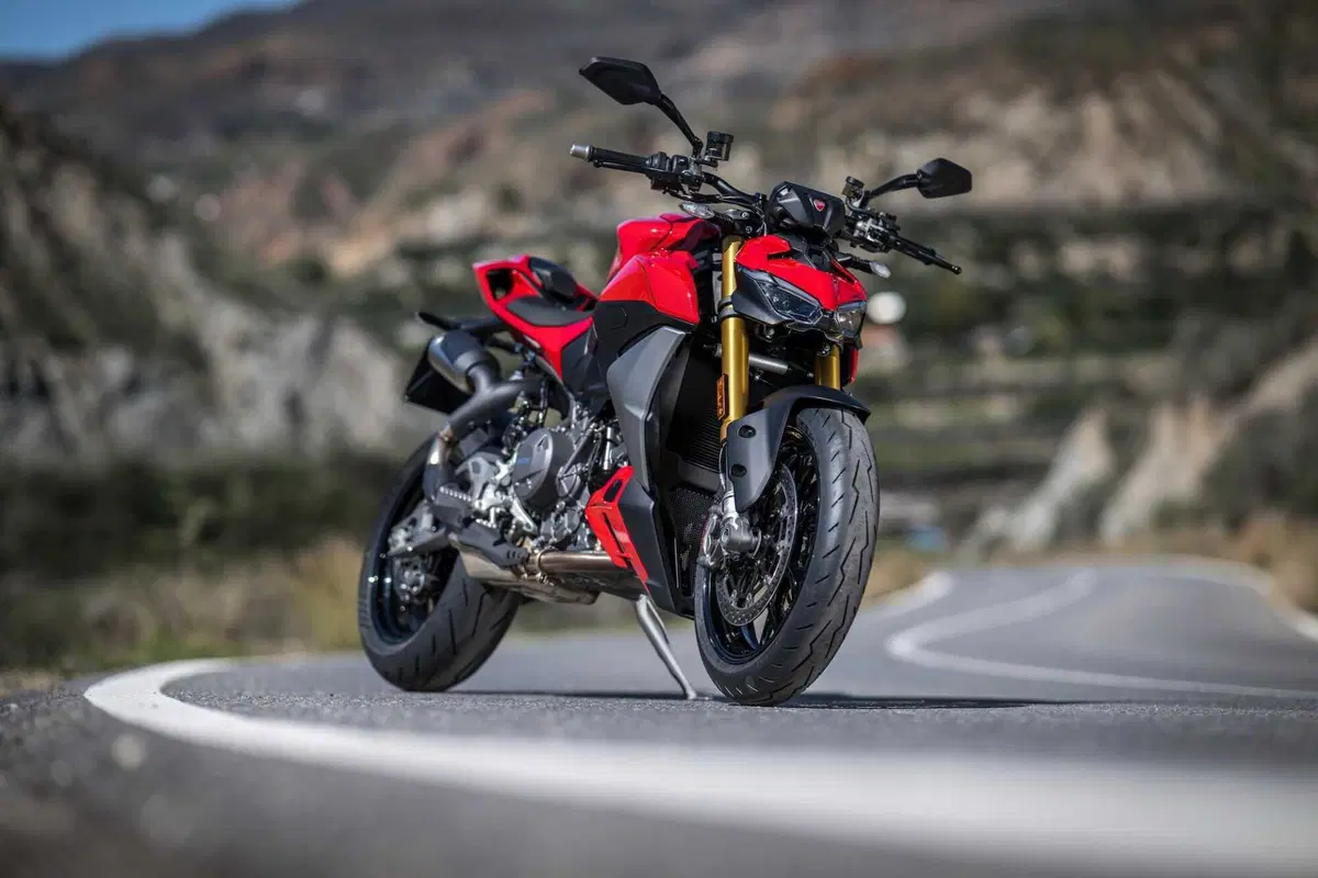 Ducati Streetfighter V2 S 2025:  (2)