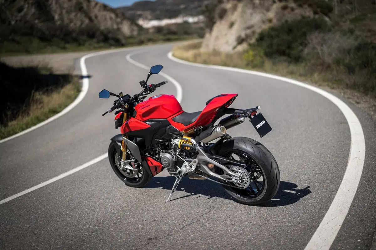 Ducati Streetfighter V2 S 2025:  (4)