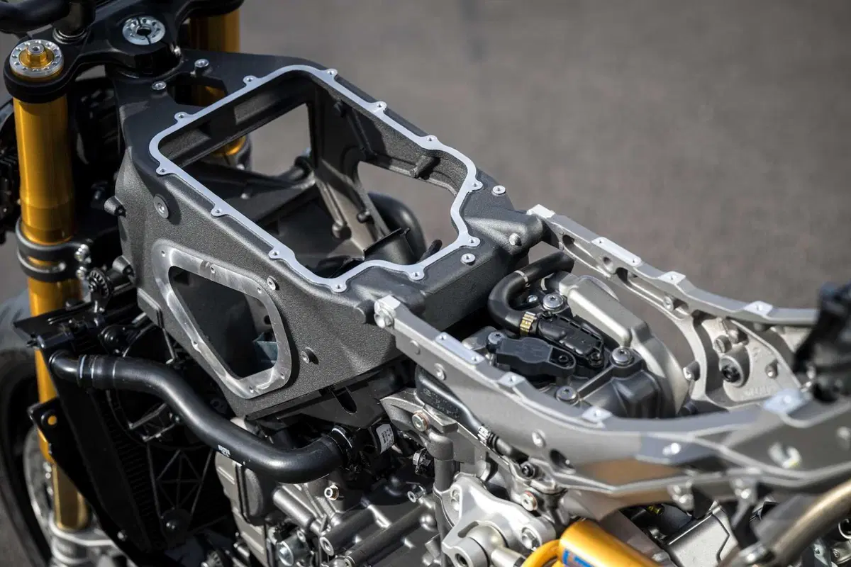 Ducati Streetfighter V2 S 2025:  (2)