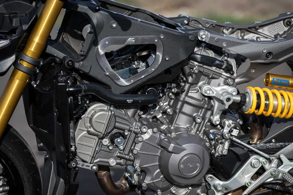 Ducati Streetfighter V2 S 2025:  (3)