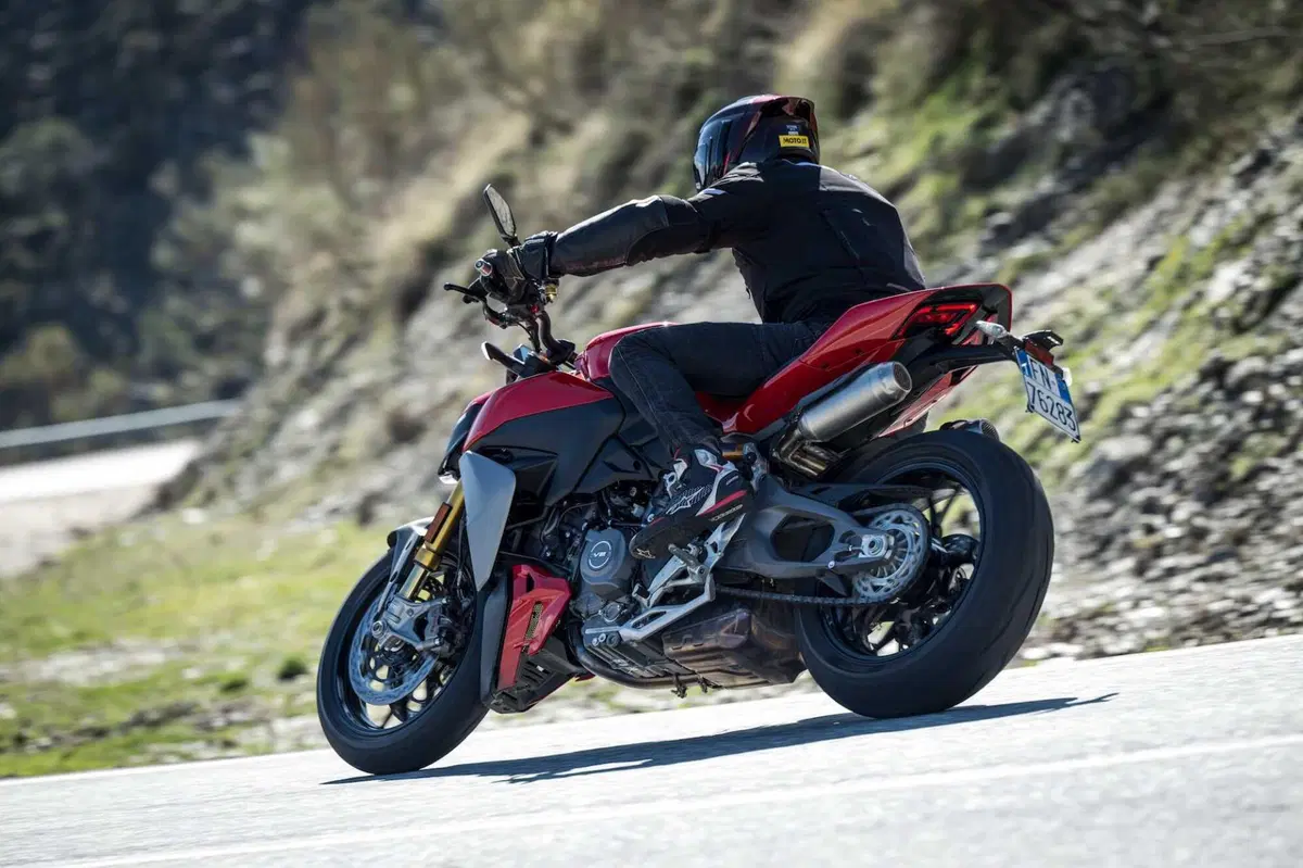 Ducati Streetfighter V2 S 2025:  (4)