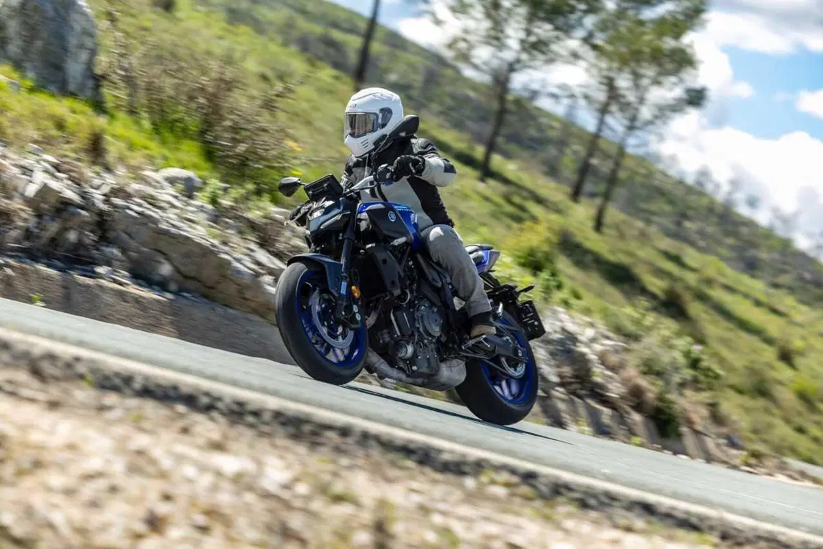 C'è una naked media migliore della MT-07! è la Yamaha MT-07 con cambio automatico Y-AMT [VIDEO] (3)