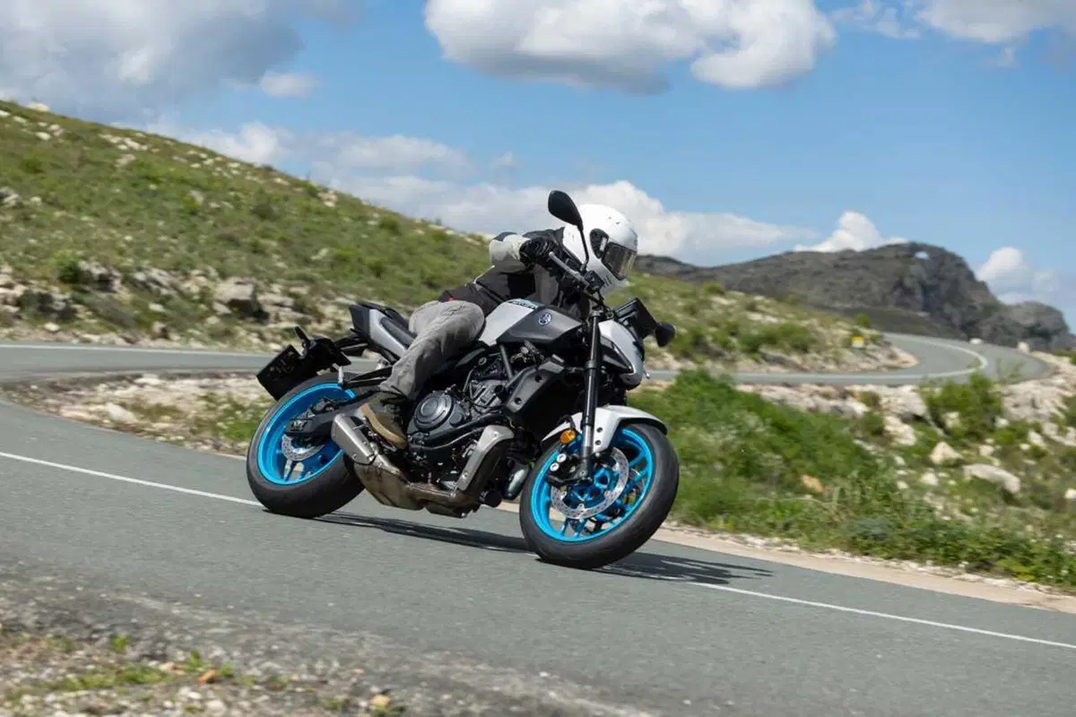 C'è una naked media migliore della MT-07! è la Yamaha MT-07 con cambio automatico Y-AMT [VIDEO] (11)