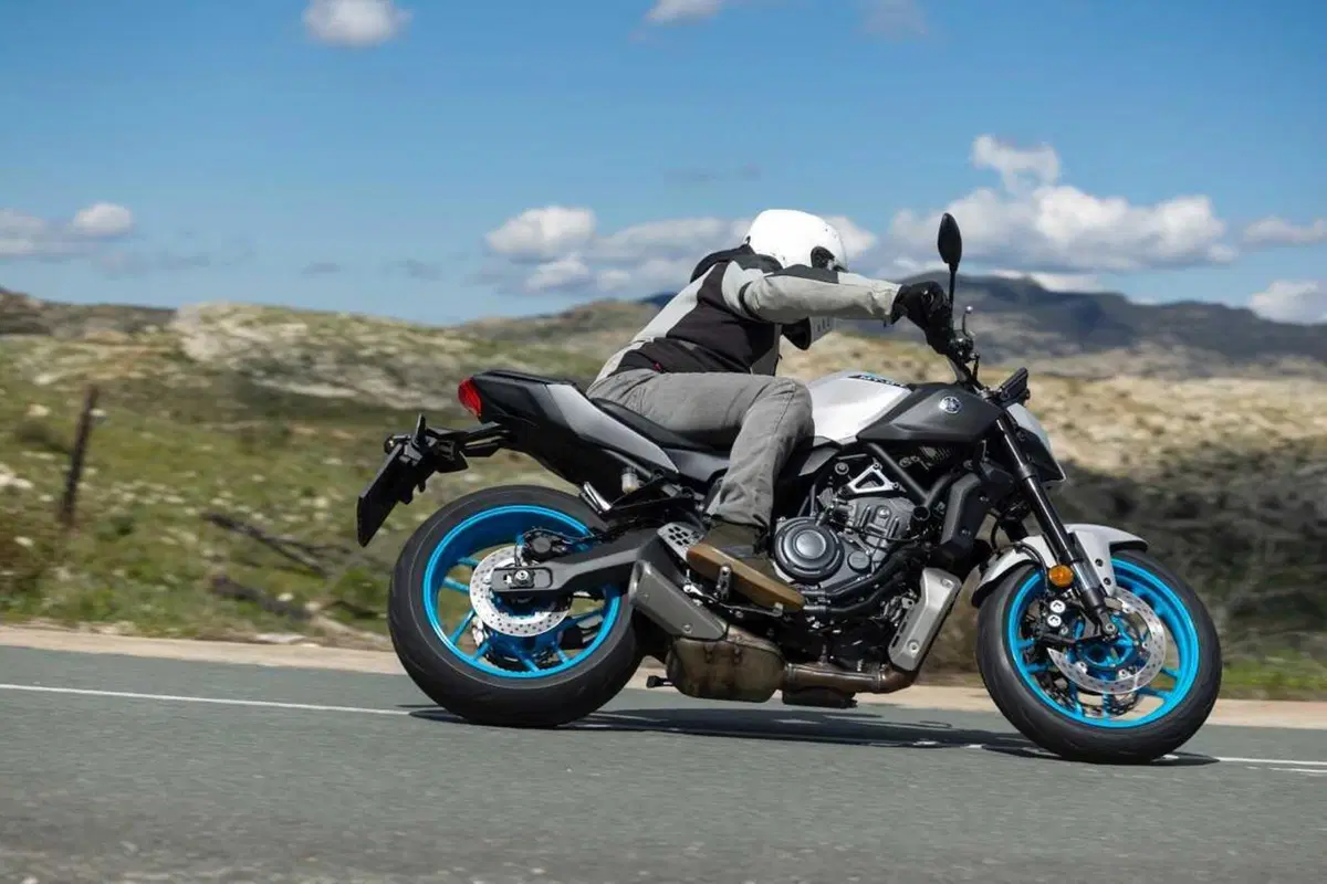 C'è una naked media migliore della MT-07! è la Yamaha MT-07 con cambio automatico Y-AMT [VIDEO] (12)