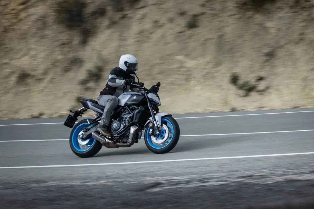 C'è una naked media migliore della MT-07! è la Yamaha MT-07 con cambio automatico Y-AMT [VIDEO] (20)