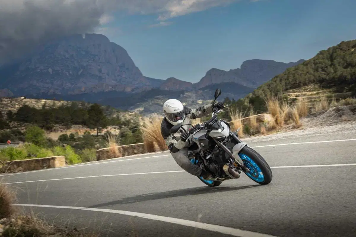 C'è una naked media migliore della MT-07! è la Yamaha MT-07 con cambio automatico Y-AMT [VIDEO] (21)