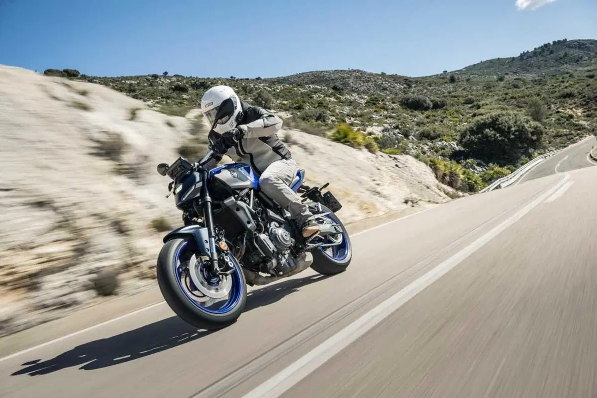 C'è una naked media migliore della MT-07! è la Yamaha MT-07 con cambio automatico Y-AMT [VIDEO] (22)
