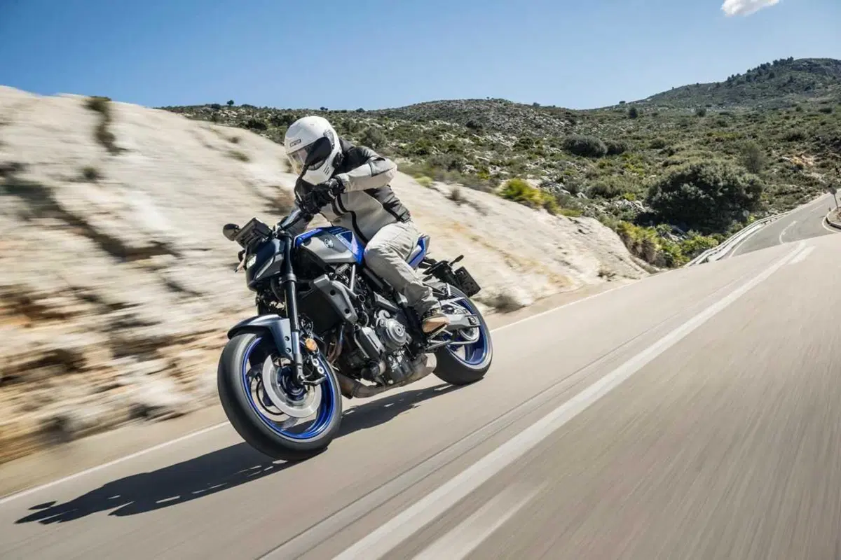 C'è una naked media migliore della MT-07! è la Yamaha MT-07 con cambio automatico Y-AMT [VIDEO] (23)