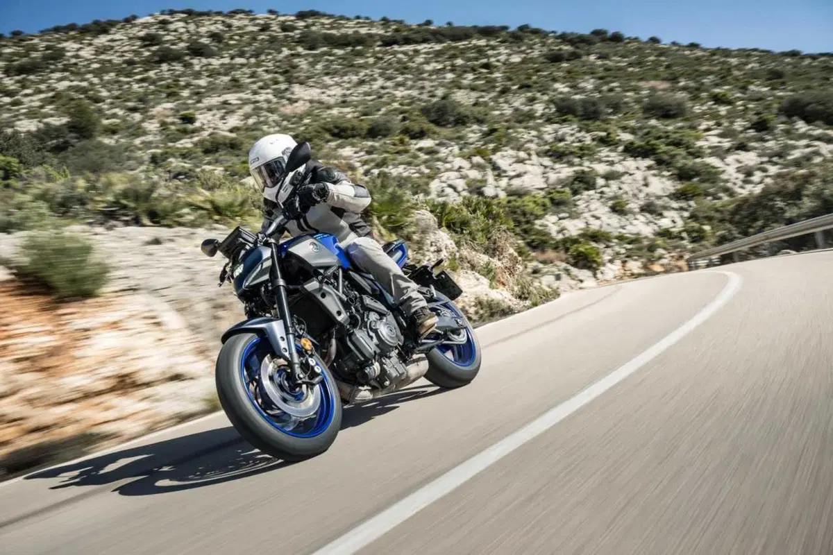 C'è una naked media migliore della MT-07! è la Yamaha MT-07 con cambio automatico Y-AMT [VIDEO] (26)