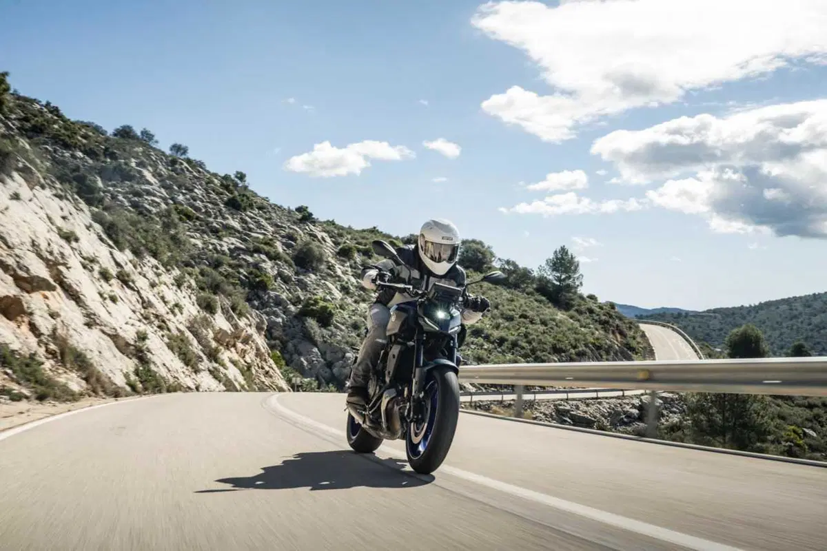 C'è una naked media migliore della MT-07! è la Yamaha MT-07 con cambio automatico Y-AMT [VIDEO] (27)