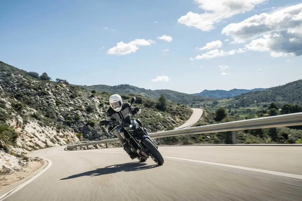 C'è una naked media migliore della MT-07! è la Yamaha MT-07 con cambio automatico Y-AMT [VIDEO] (28)