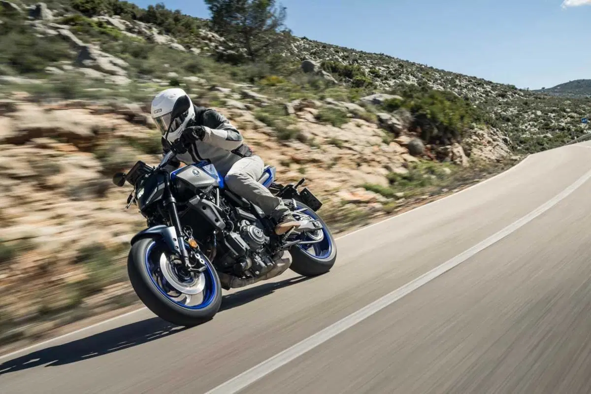 C'è una naked media migliore della MT-07! è la Yamaha MT-07 con cambio automatico Y-AMT [VIDEO] (29)