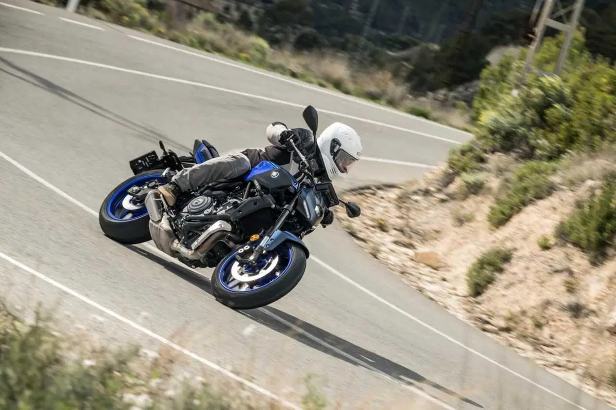 C'è una naked media migliore della MT-07! è la Yamaha MT-07 con cambio automatico Y-AMT [VIDEO] (32)