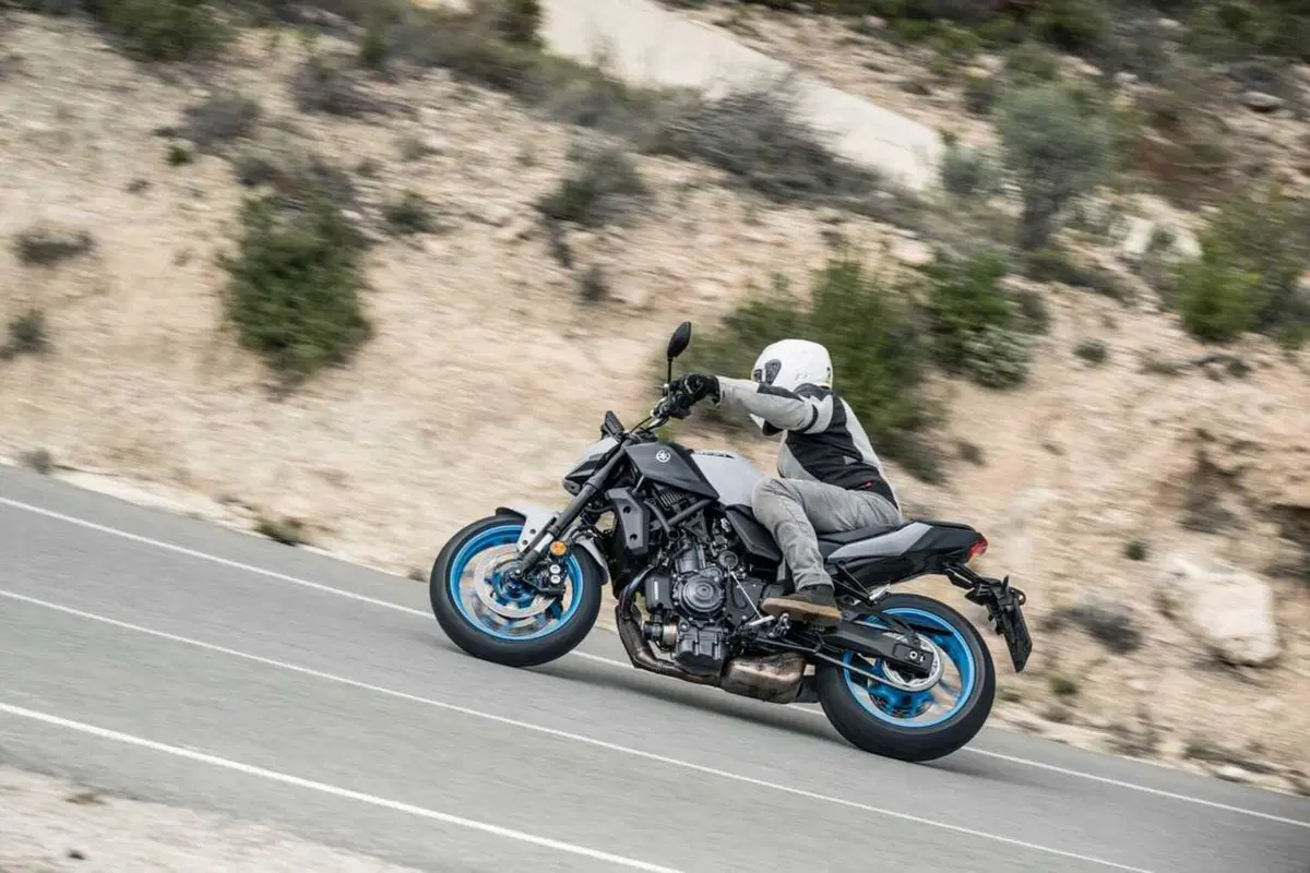 C'è una naked media migliore della MT-07! è la Yamaha MT-07 con cambio automatico Y-AMT [VIDEO] (34)