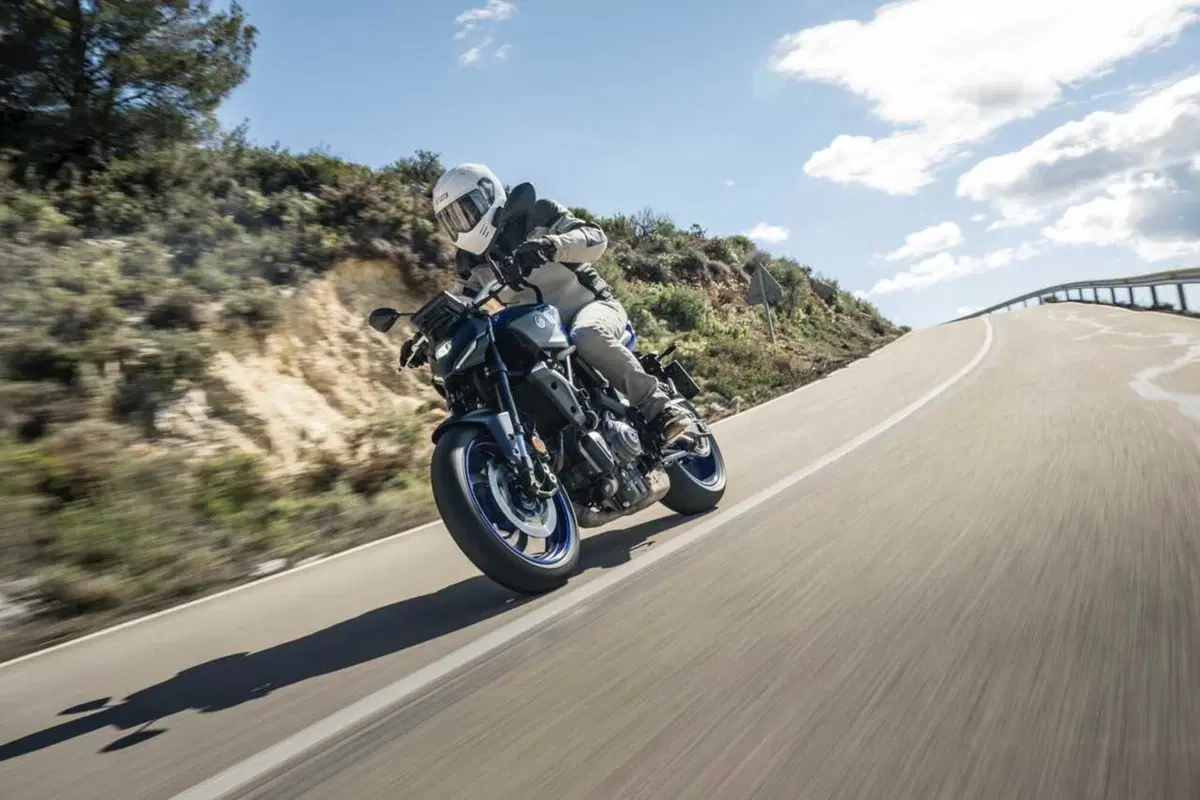 C'è una naked media migliore della MT-07! è la Yamaha MT-07 con cambio automatico Y-AMT [VIDEO] (35)