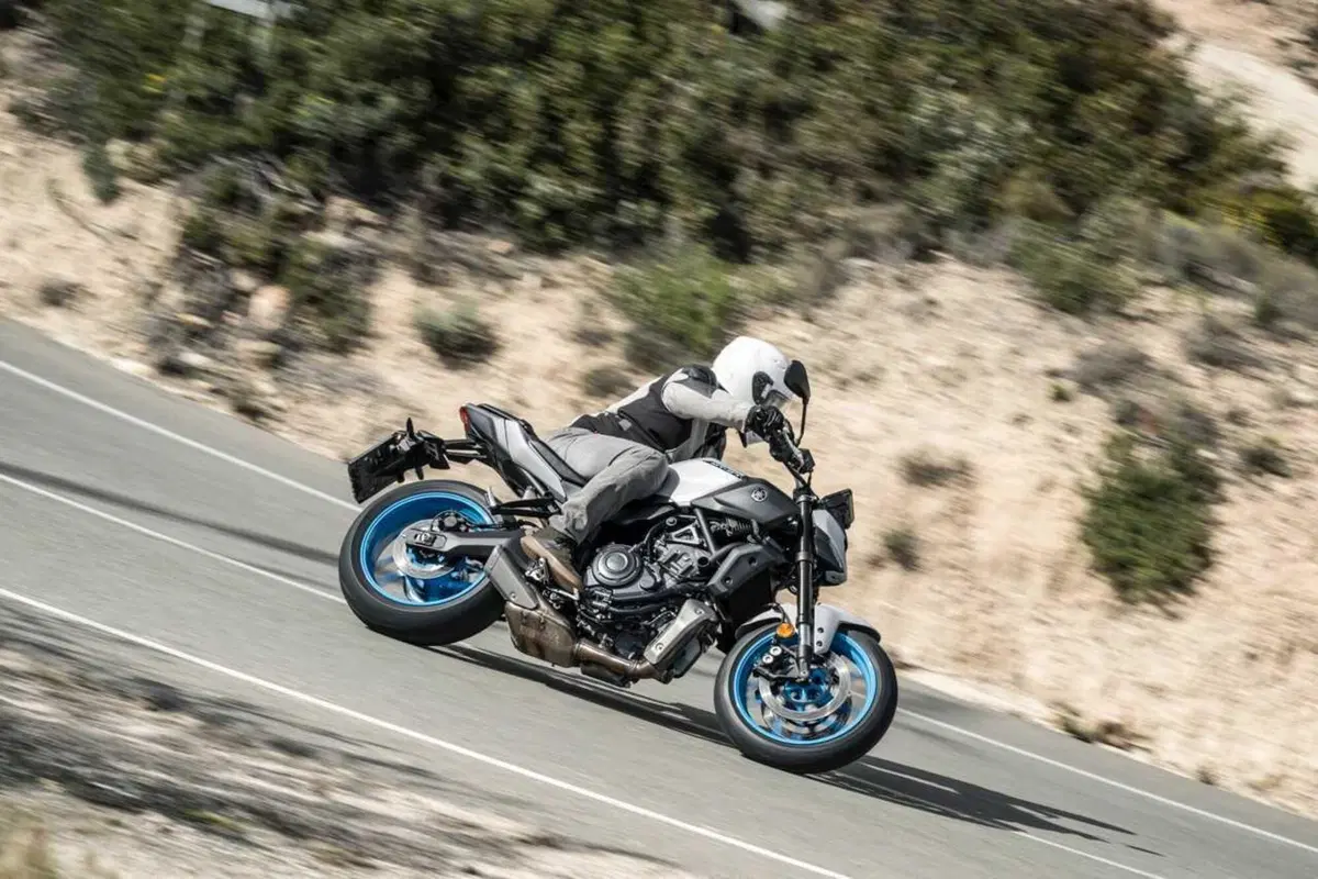 C'è una naked media migliore della MT-07! è la Yamaha MT-07 con cambio automatico Y-AMT [VIDEO] (36)