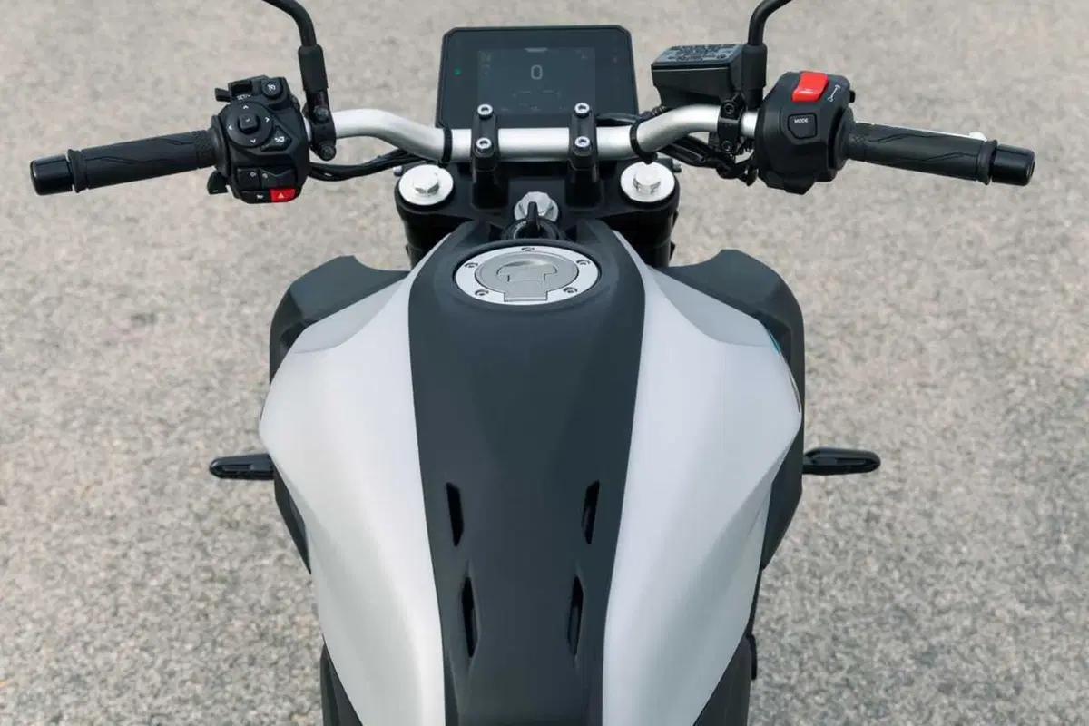 C'è una naked media migliore della MT-07! è la Yamaha MT-07 con cambio automatico Y-AMT [VIDEO] (7)