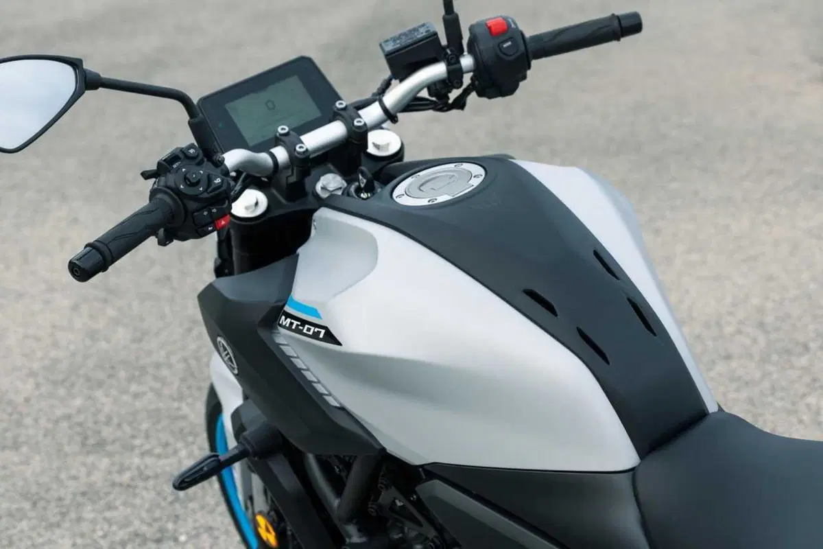 C'è una naked media migliore della MT-07! è la Yamaha MT-07 con cambio automatico Y-AMT [VIDEO] (12)