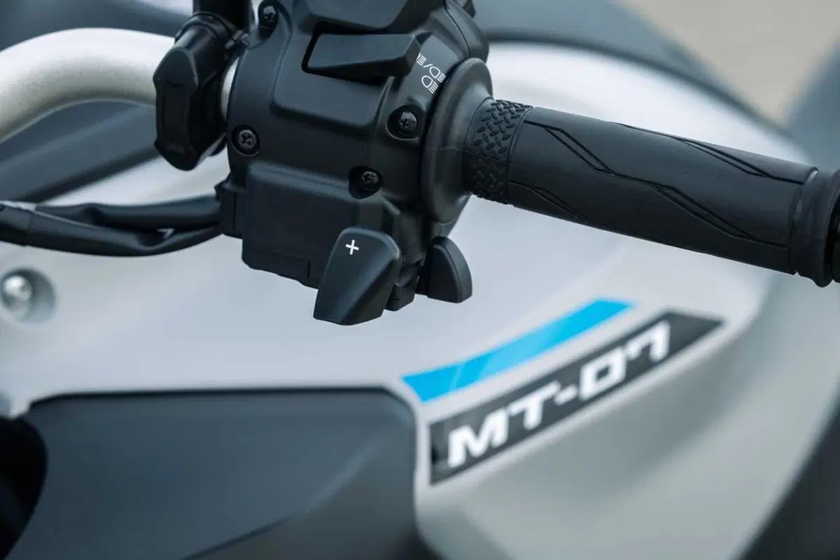 C'è una naked media migliore della MT-07! è la Yamaha MT-07 con cambio automatico Y-AMT [VIDEO] (18)