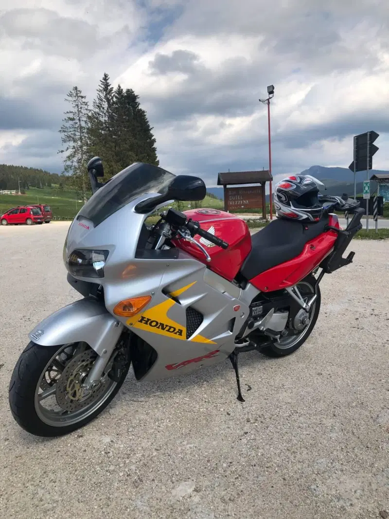 Honda VFR 800 fi (4)