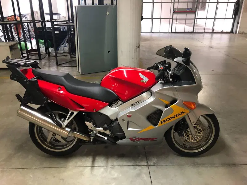Honda VFR 800 fi (6)