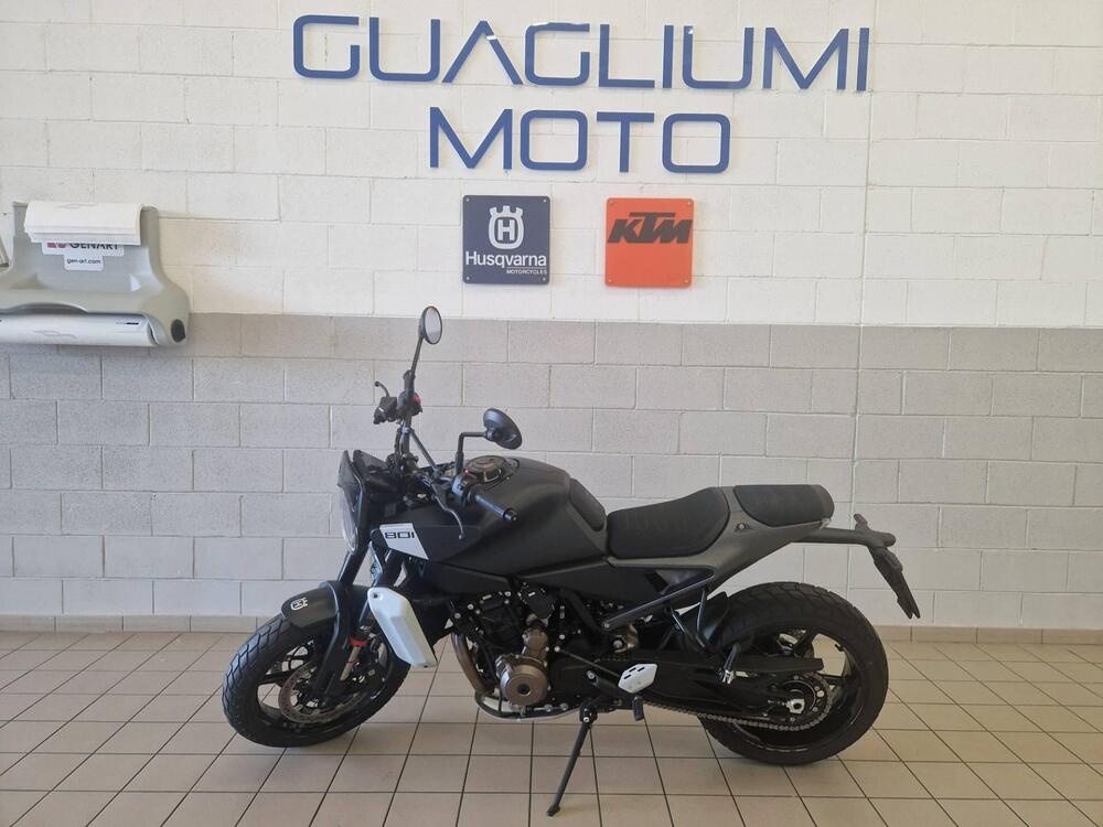 Husqvarna Svartpilen 801 (2024 - 25) (3)